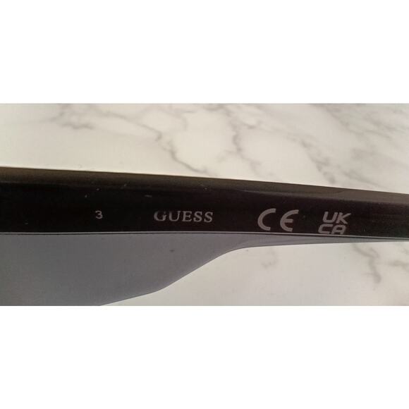 GUESS Unisex Black/Gray Mirrored Sunglasses - NEW - Picture 6 of 7